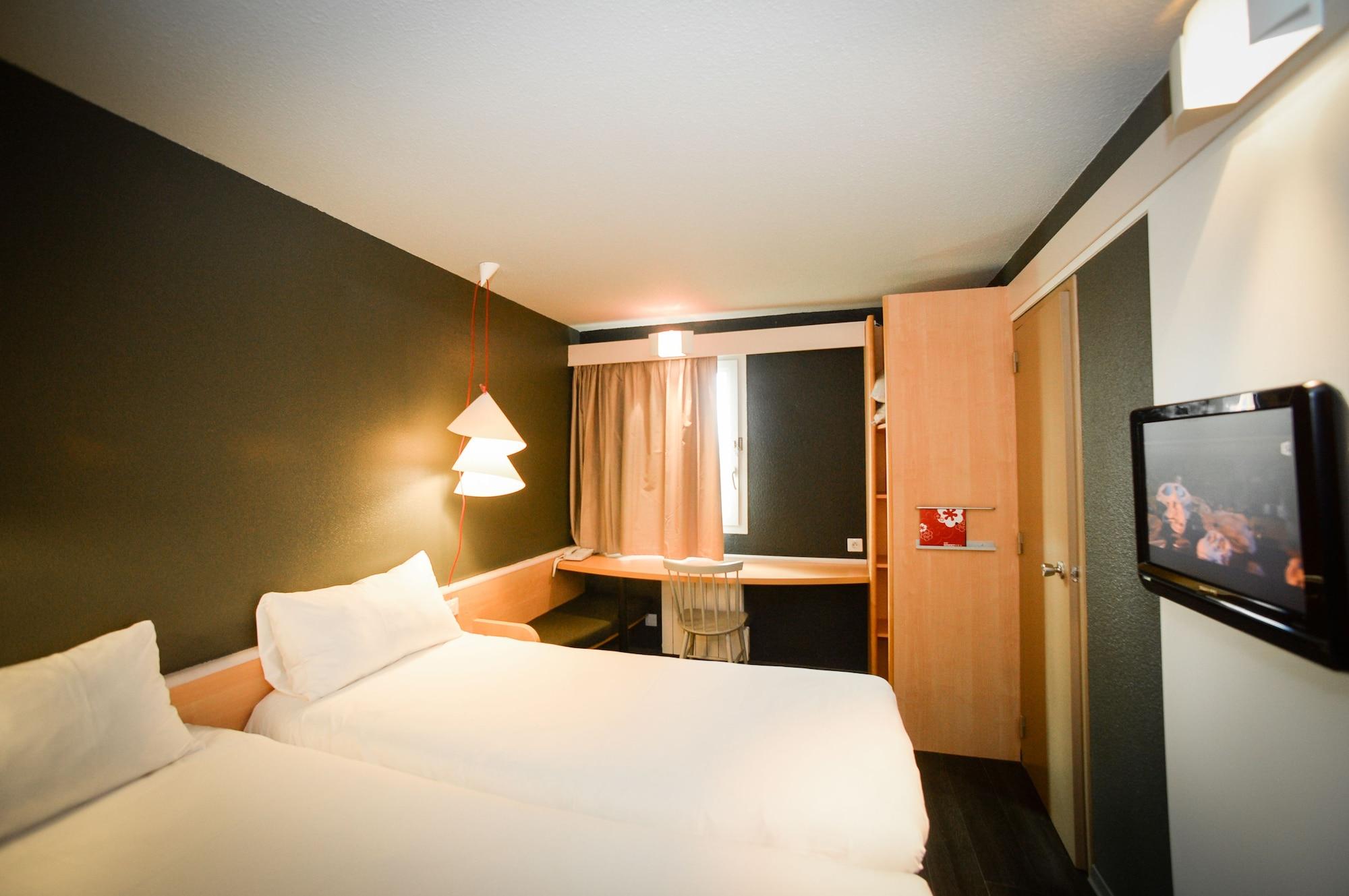 Ibis Saint-Lo Hotel Екстериор снимка