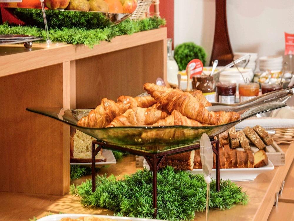 Ibis Saint-Lo Hotel Екстериор снимка